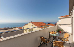 Two-Bedroom Apartment Makarska with Sea View 06